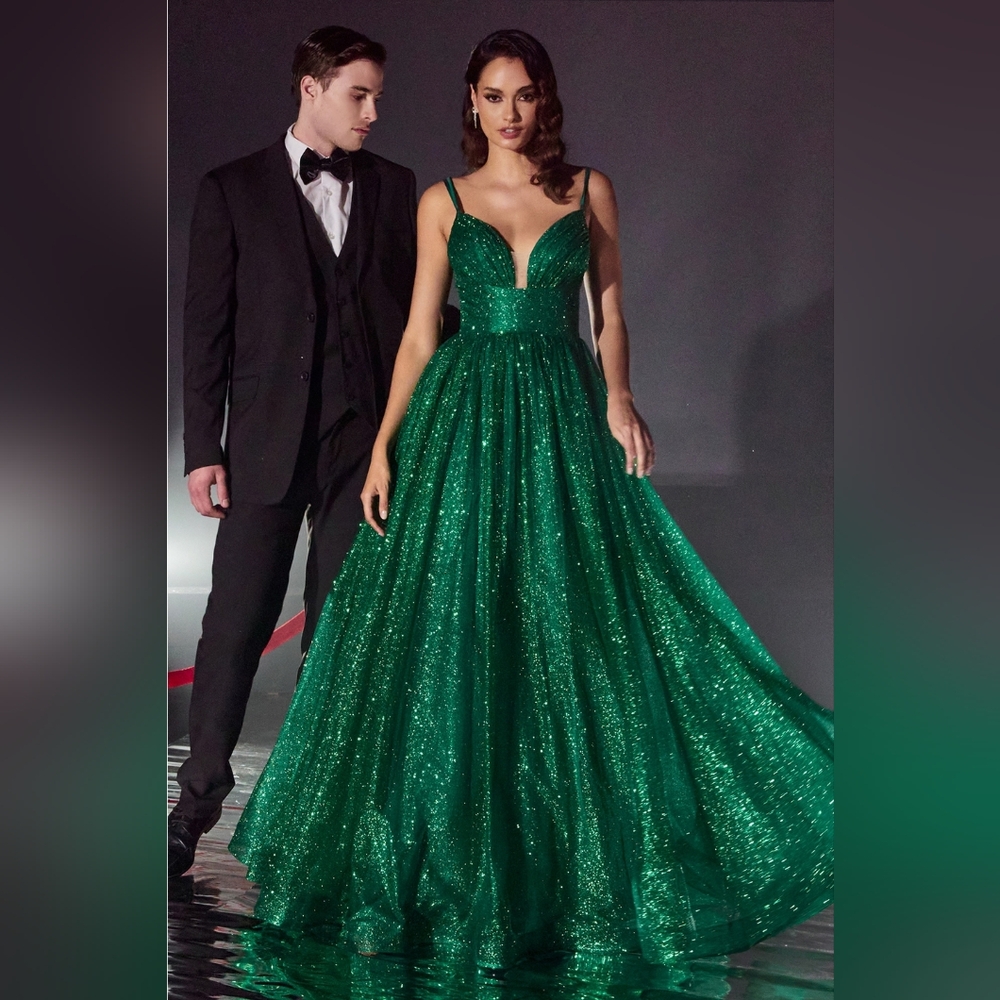 FLASH SALE 1 HOUR Gorgeous emerald green shimmer dress NWT 💚 sz 8